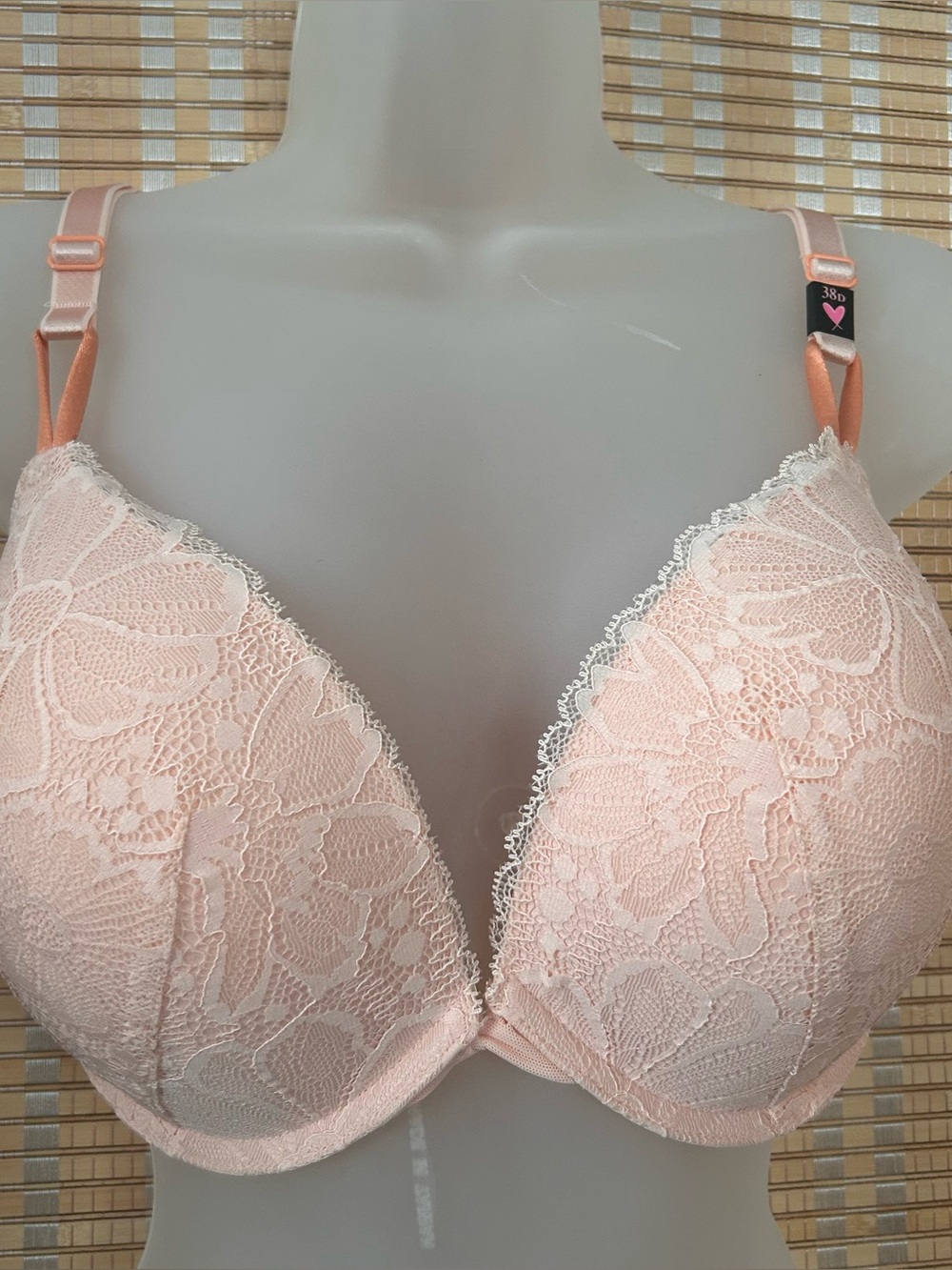 NWT Victoria's Secret Extreme Lift Push Up Bra‎ Lace Underwire 38D
